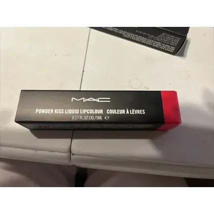 Ruj lichid, Mac, Powder Kiss, roșu Reducere specială